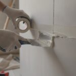 Bande placo - pose d'une bande à joint au couteau sur une plaque de plâtre